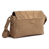 Crossover taske i ruskind med patch - detaljer / 16930 - Sand - DEPECHE