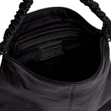 Lammeskinds skuldertaske med rynket rem / 17086 - Black - DEPECHE