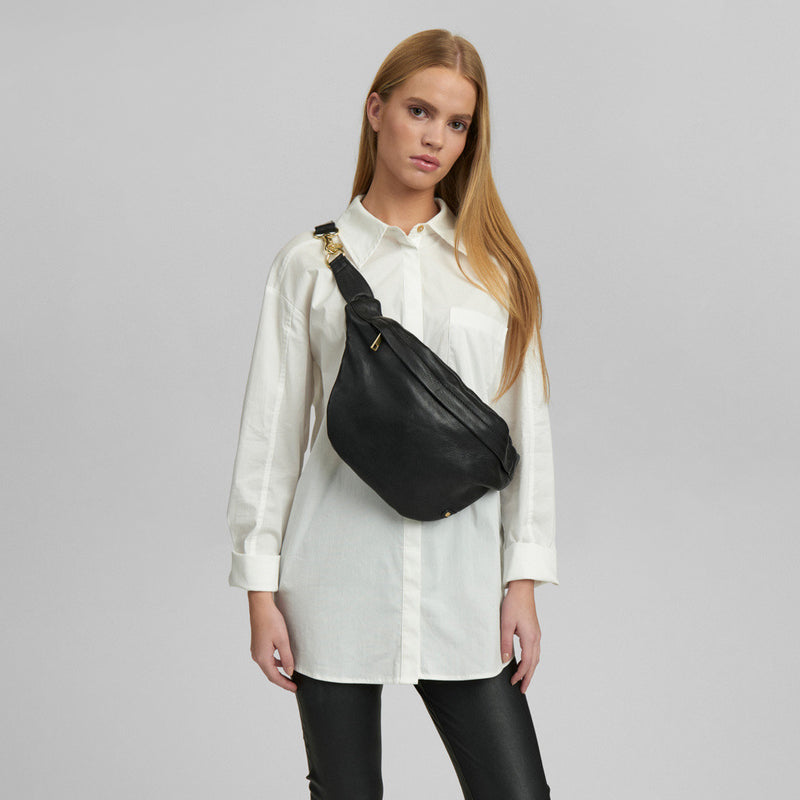 DEPECHE Bumbag i en smørblød læderkvalitet Bumbag 099 Black (Nero)