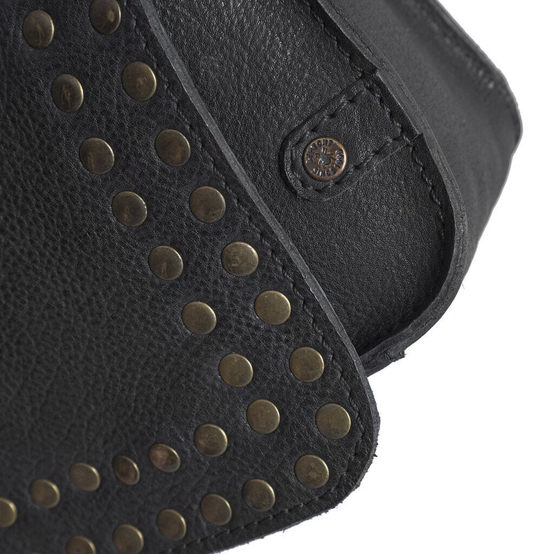 DEPECHE Crossbody taske dekoreret med nitter Cross over 099 Black (Nero)