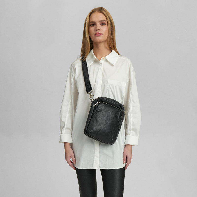 DEPECHE Crossover taske i kraftig og lækker læderkvalitet Cross over 099 Black (Nero)