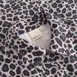 Depeche Clothing Jane jakke dekoreret med et smukt patch Jackets 281 Grey leo print