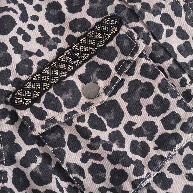 Depeche Clothing Jane jakke dekoreret med et smukt patch Jackets 281 Grey leo print