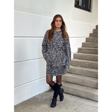 Depeche Clothing Jane jakke dekoreret med et smukt patch Jackets 281 Grey leo print
