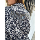 Depeche Clothing Jane jakke dekoreret med et smukt patch Jackets 281 Grey leo print