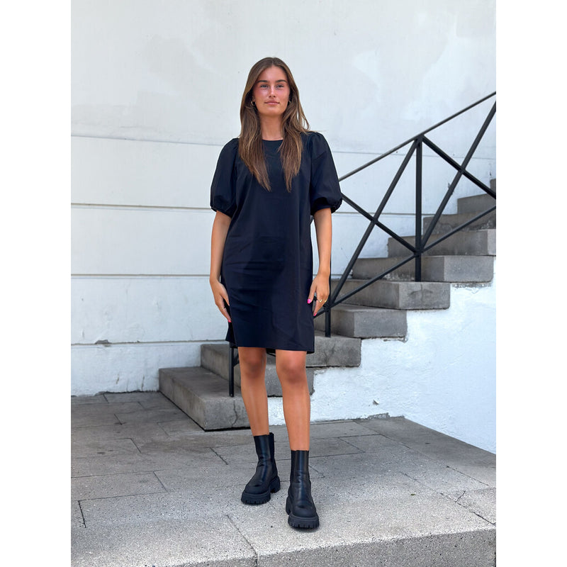 Depeche Clothing Kort Abi kjole med pufærmer Dresses 099 Black (Nero)