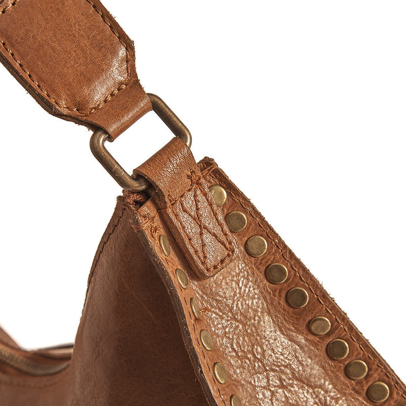 DEPECHE Læder skuldertaske dekoreret med smukke nitter Shoulderbag / Handbag 005 Vintage cognac