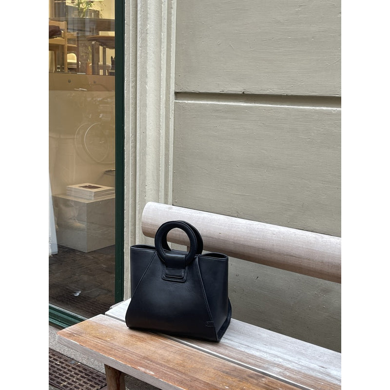 DEPECHE Medium håndtaske med stilfuldt læderhåndtag Shoulderbag / Handbag 099 Black (Nero)