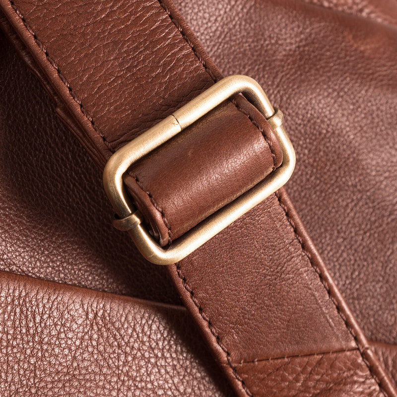 DEPECHE Medium skuldertaske med knudedetalje Shoulderbag / Handbag 221 Chesterfield
