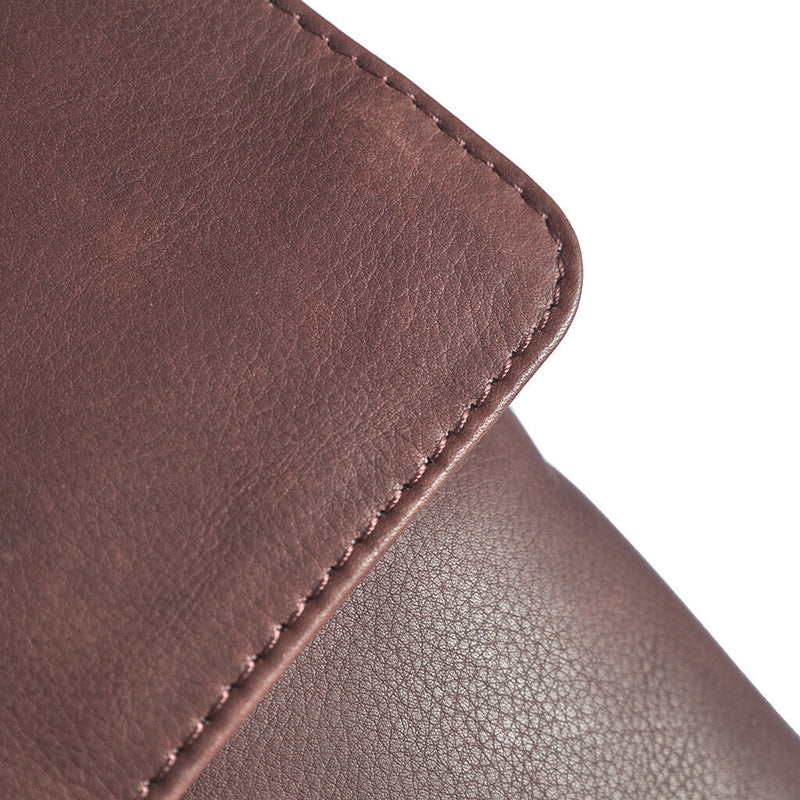 DEPECHE Mobil taske i blødt læder og tidløst design Mobilebag 161 Dark brown