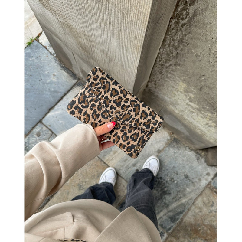 DEPECHE Pung/bæltetaske i blødt læder og tidløst design Purse / Credit card holder 082 Leopard