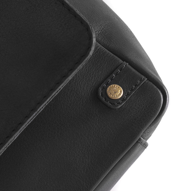 DEPECHE Skuldertaske / håndtaske med guldfarvet spænde Shoulderbag / Handbag 099 Black (Nero)