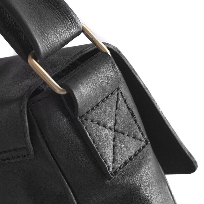 DEPECHE Skuldertaske / håndtaske med guldfarvet spænde Shoulderbag / Handbag 099 Black (Nero)