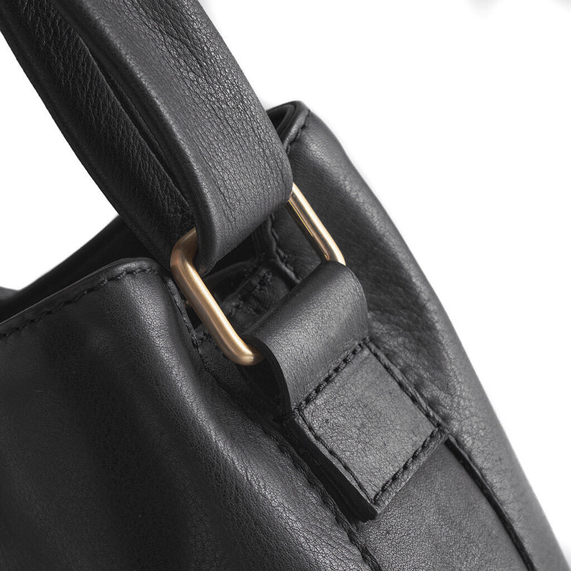 DEPECHE Skuldertaske/ håndtaske med guldfarvet spænde Shoulderbag / Handbag 099 Black (Nero)