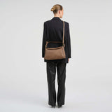 DEPECHE Sofya crossover i håndflettet kalveskind Cross over 250 Dark Taupe