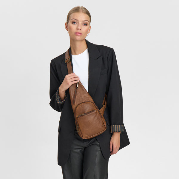 DEPECHE Unik aflang bumbag i blødt skind Bumbag 221 Chesterfield