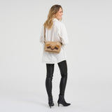 Crossover taske i ruskind med patch - detaljer / 16930 - Sand - DEPECHE