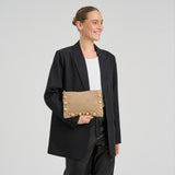 Ruskind clutch/crossover med nittedetaljer / 16948 - Sand - DEPECHE