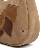 Skuldertaske i ruskind med patch - detaljer / 16932 - Sand - DEPECHE